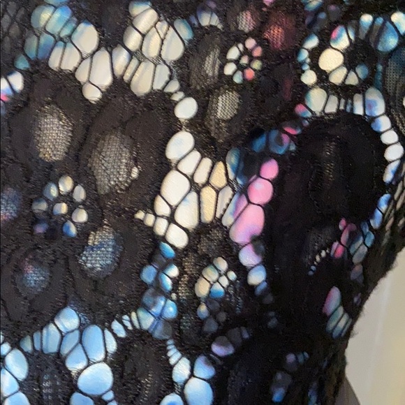 Gorgeous cocktail dress with lace overlay.  SZ 6P - Picture 5 of 8